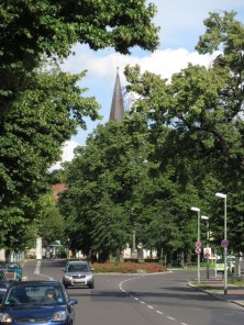Dorfkirche Friedrichsfelde - Sichtachse Alfed-Kowalke-Straße